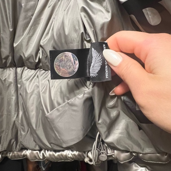 SOLD Aritzia super puff jacket - Picture 5 of 7